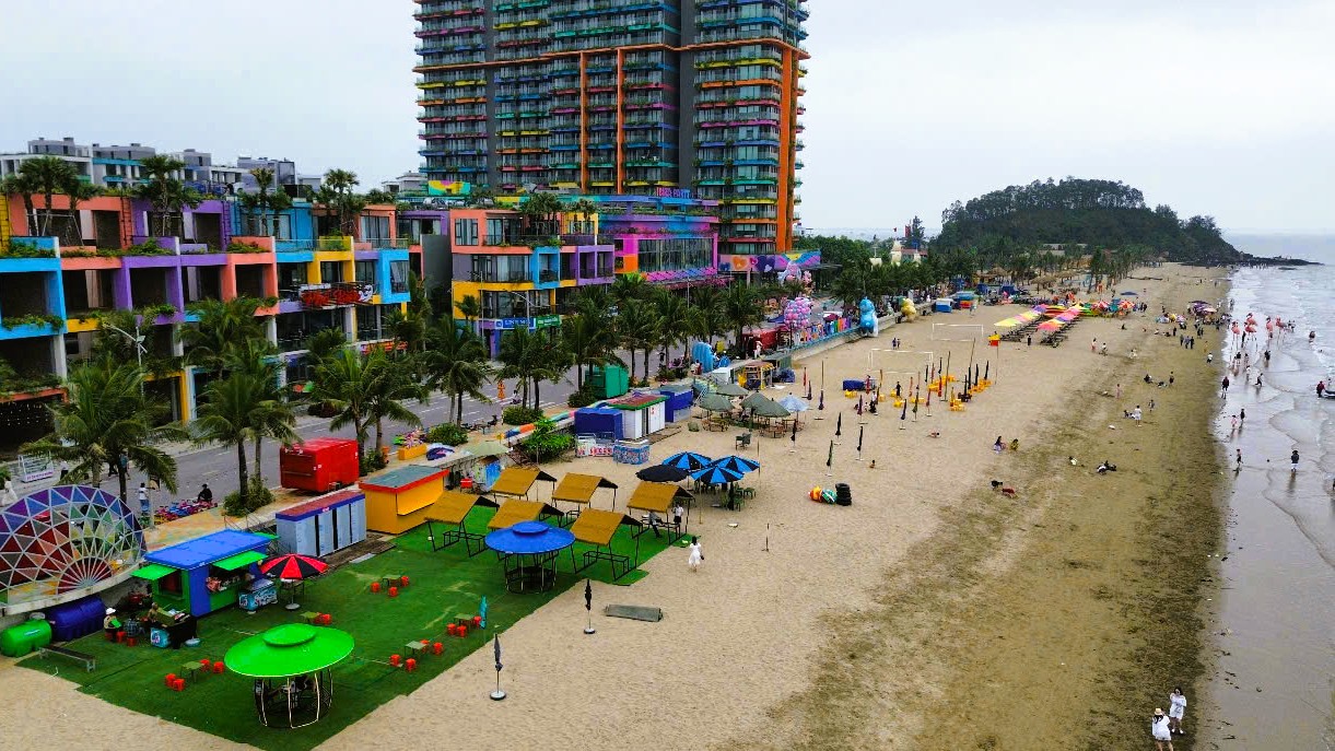 Vụ cảnh khó tin ở bãi biển nổi tiếng Thanh Hóa: Đồng loạt tháo dỡ - Ảnh 1.