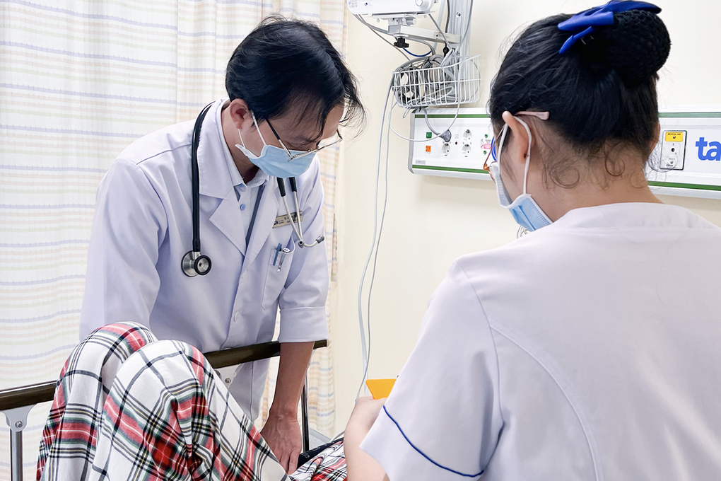 Vụ nghi ngộ độc sau khi ăn bánh mì ở TPHCM: 52 ca vào viện, có cả thai phụ - 1