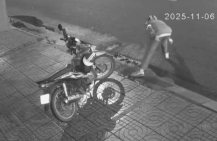 Xác minh người đàn ông rải đinh nhọn trên đường ở TP.HCM - Ảnh 1.