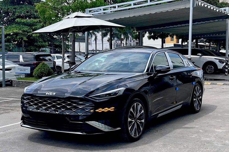 Xe 'độc' KIA K8 chào giá gần 2 tỉ đồng, số lượng chỉ 2 chiếc 1 'Hàng độc' KIA K8 rao bán giá gần 2 tỉ đồng, số lượng chỉ 2 chiếc - Ảnh 1.