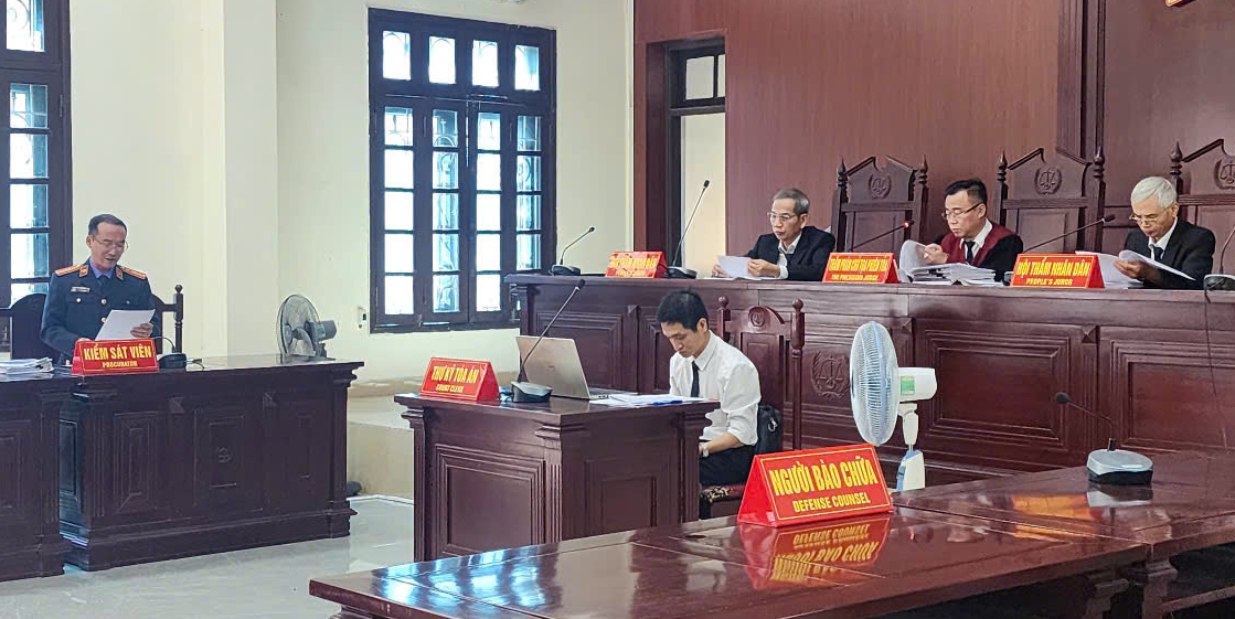 Xét xử vụ chứa mại dâm tại quán karaoke Gió Biển ở Hải Phòng - Ảnh 1.