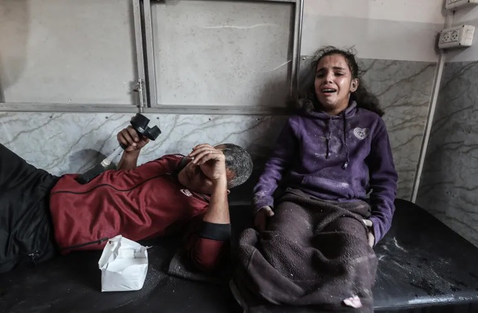 Xung đột Trung Đông leo thang, Israel đồng loạt không kích Gaza, Lebanon - Ảnh 1.