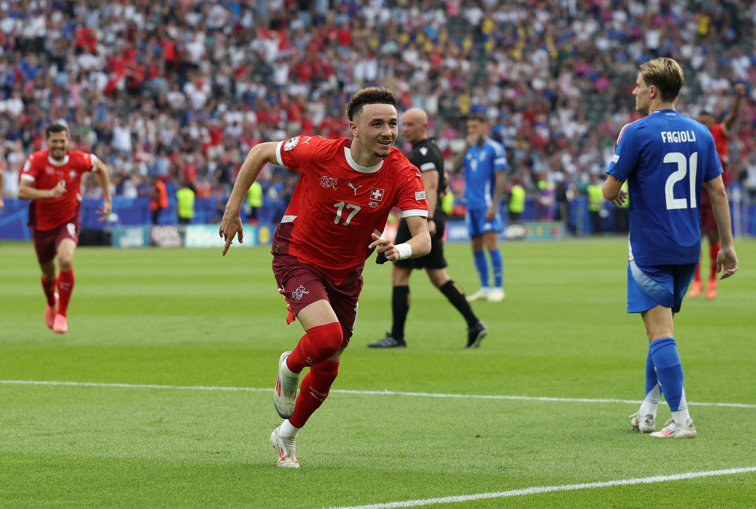 Euro 2024: Ý thành cựu vương, Thuỵ Sĩ đoạt vé đầu tiên vào tứ kết- Ảnh 6. Euro 2024: Ý thành cựu vương, Thuỵ Sĩ đoạt vé đầu tiên vào tứ kết- Ảnh 6.