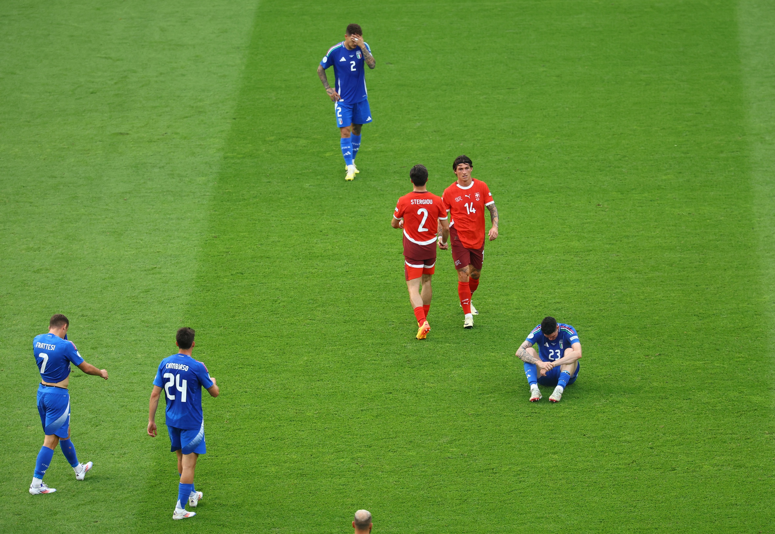 Euro 2024: Ý thành cựu vương, Thuỵ Sĩ đoạt vé đầu tiên vào tứ kết- Ảnh 7. Euro 2024: Ý thành cựu vương, Thuỵ Sĩ đoạt vé đầu tiên vào tứ kết- Ảnh 7.