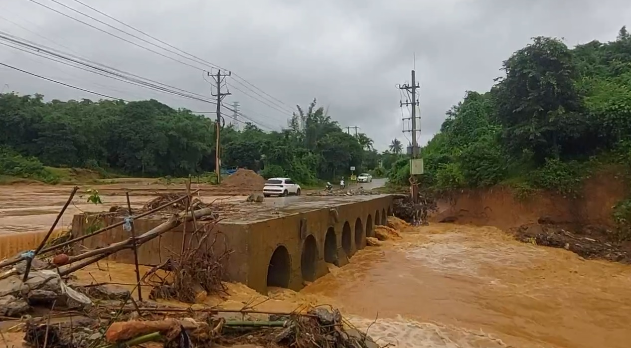 Quảng Trị yêu cầu chủ dự án điện gió tháo dỡ cầu tạm trong 10 ngày tới - Ảnh 1.