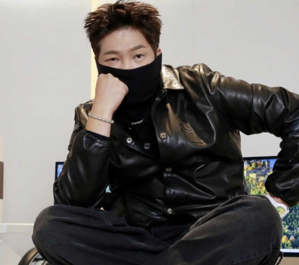 Dấu chấm hết của 1 ngôi sao: Chịu cấm sóng 15 năm, bị kiện 215 tỷ tiêu tùng sự nghiệp- Ảnh 2.