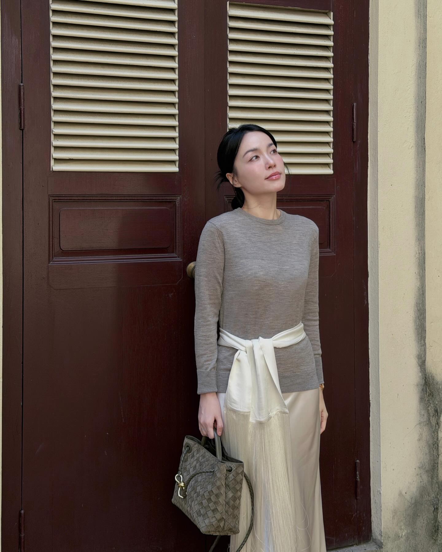 10 Bộ cánh tối giản tuyệt đẹp giúp bạn nâng tầm phong cách Thời trang tối giản - Ảnh 1.