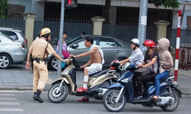 '10 lỗi giao thông phổ biến của người Việt' 1 10 loi giao thong pho bien cua nguoi Viet.webp