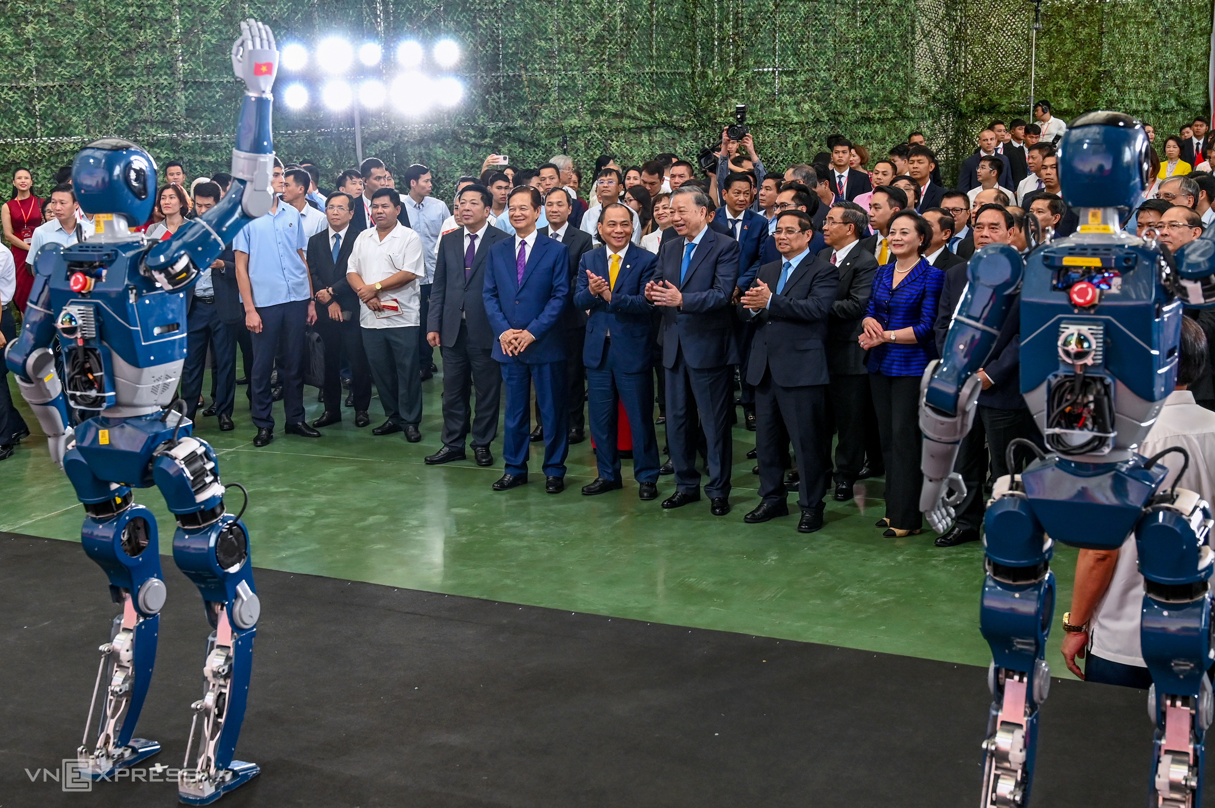 10 luật về khoa học công nghệ được thông qua năm 2025 1 10 luat ve khoa hoc cong nghe duoc thong qua