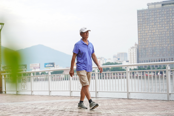 Bác sĩ khuyến nghị mọi người nên tập thể dục đều đặn, đặc biệt là thói quen đi bộ với mục tiêu khoảng 7.000 bước mỗi ngày. Ảnh: Nguyễn Đông