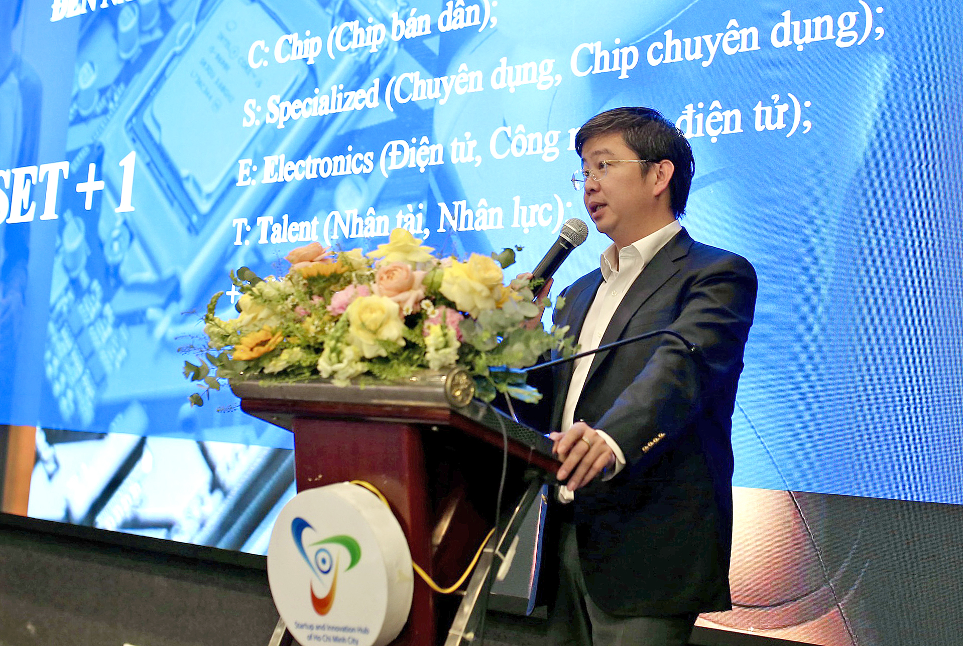 100.000 kỹ sư bán dẫn: Bài toán nhân lực chưa từng có 1 100.000 kỹ sư bán dẫn: Bài toán nhân lực chưa từng có - Ảnh 1.