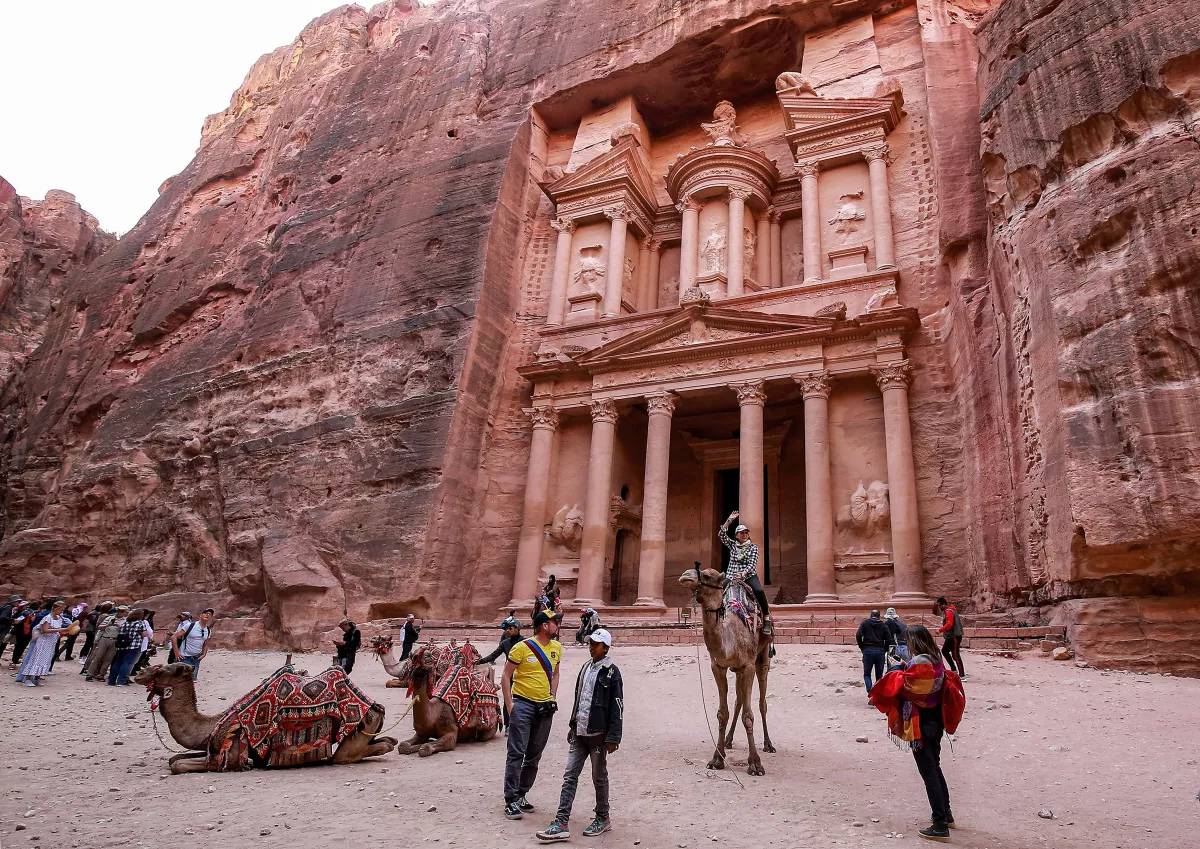 Phát hiện bí mật vô giá dưới lòng đất: 12 bộ xương còn nguyên vẹn khiến các nhà khảo cổ chết lặng- Ảnh 1. Phát hiện bí mật vô giá dưới lòng đất: 12 bộ xương còn nguyên vẹn khiến các nhà khảo cổ chết lặng- Ảnh 1.