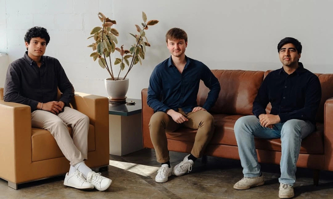 Từ trái sang, Adarsh Hiremath, Brendan Foody and Surya Midha. Ảnh: Mencor