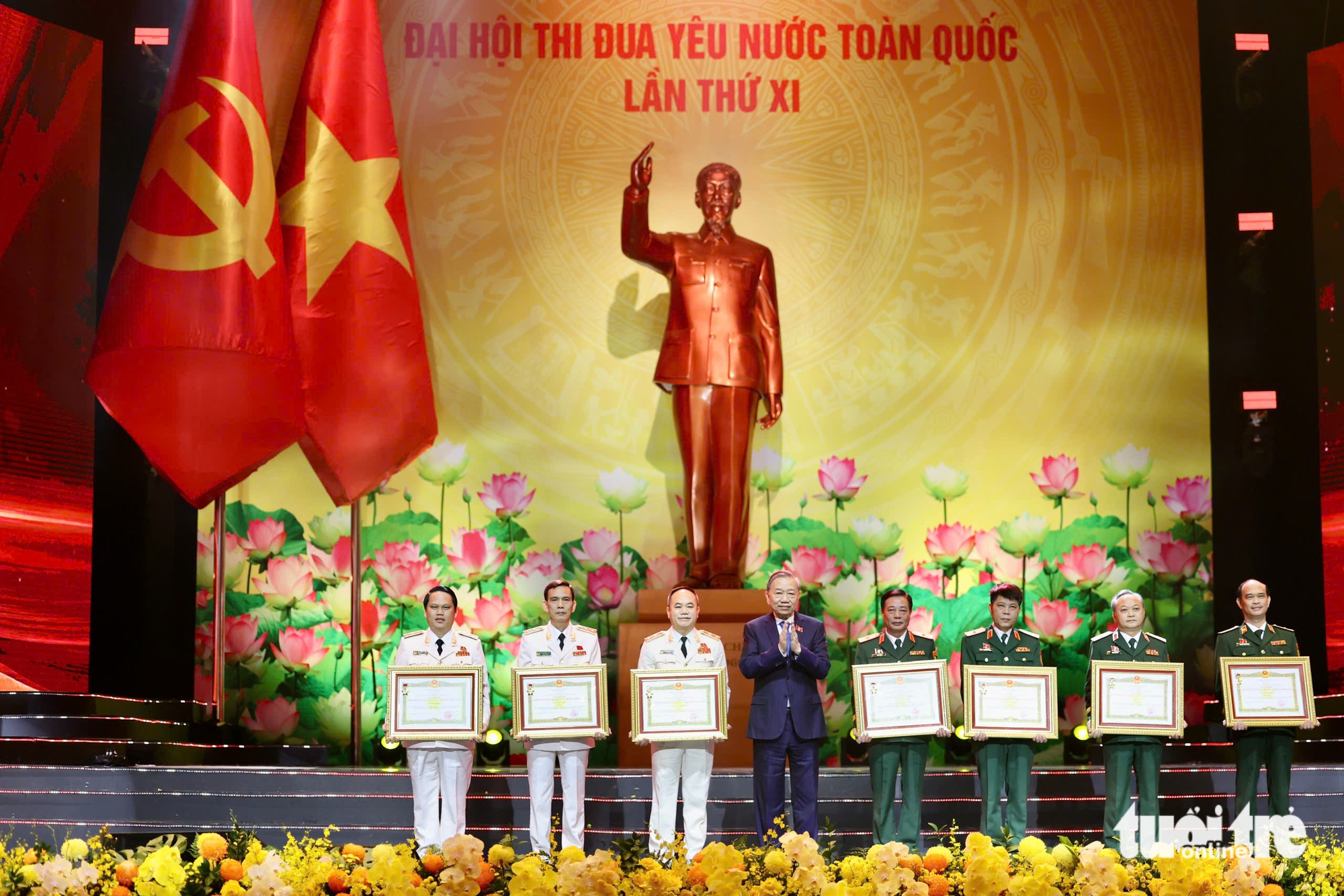 Anh hùng - Ảnh 1.