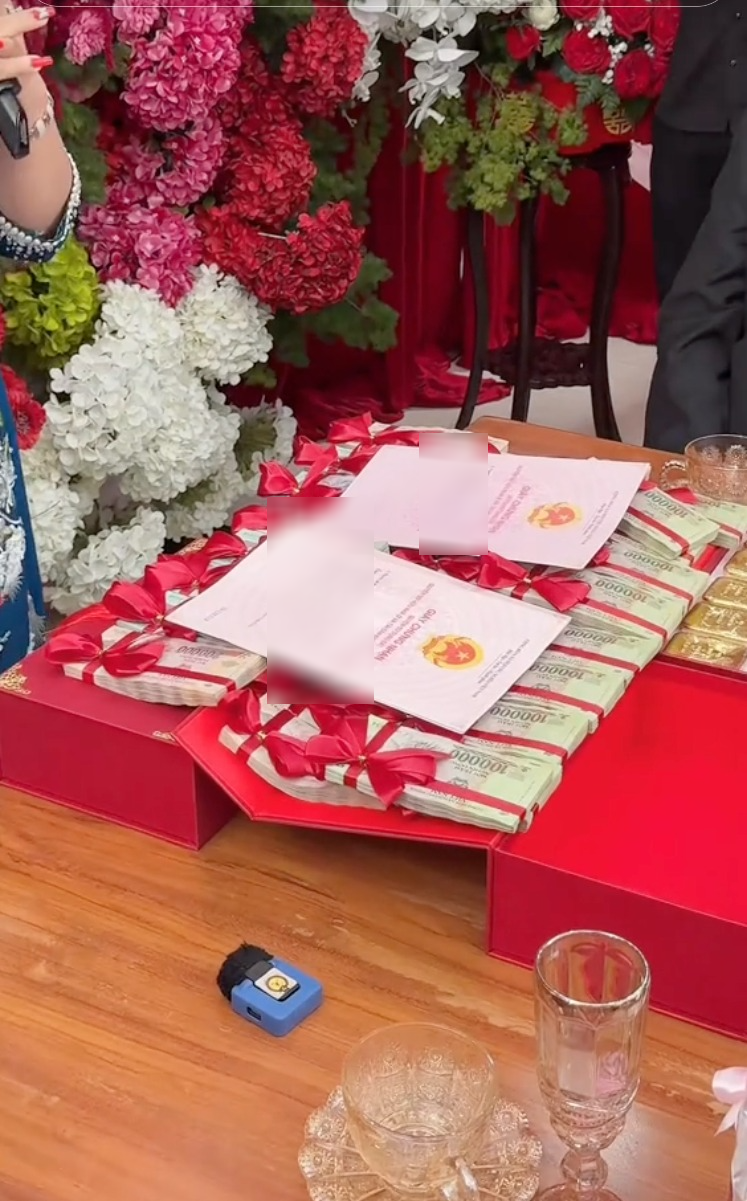 176 cây vàng, sổ đỏ khách sạn và biệt thự, kim cương, tiền tỷ trong 4 đám cưới khủng năm 2025- Ảnh 2.