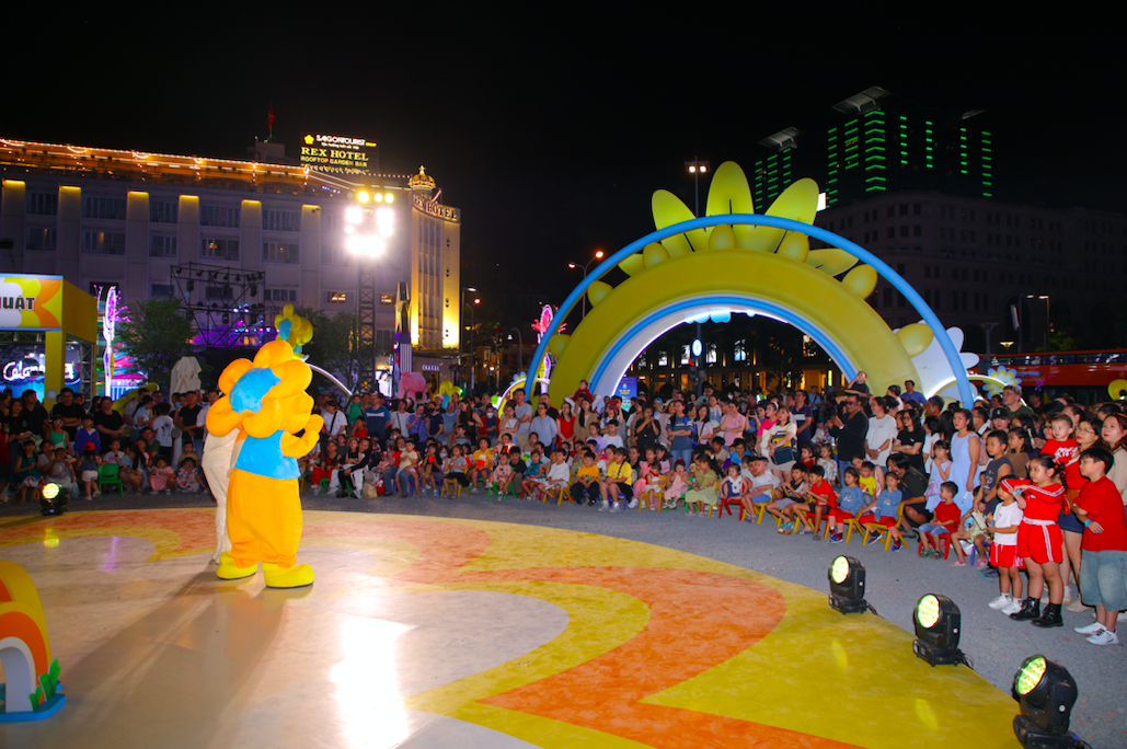 1764531176 427 Khoanh khac vang tai Sundate Hang ngan gia dinh Viet