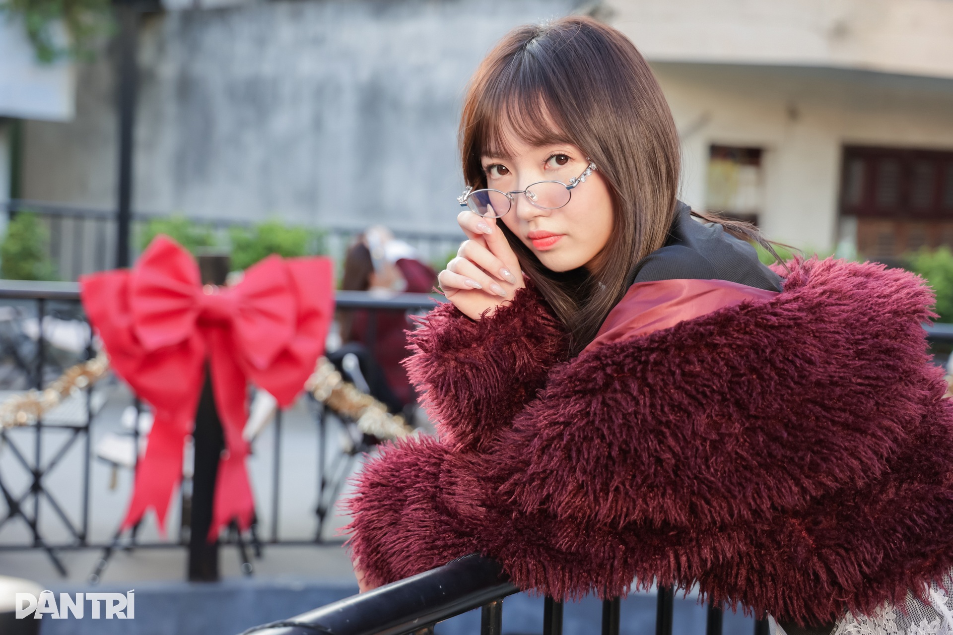 Thiếu nữ Hà Nội lên đồ xinh lung linh cho mùa Giáng sinh - 6