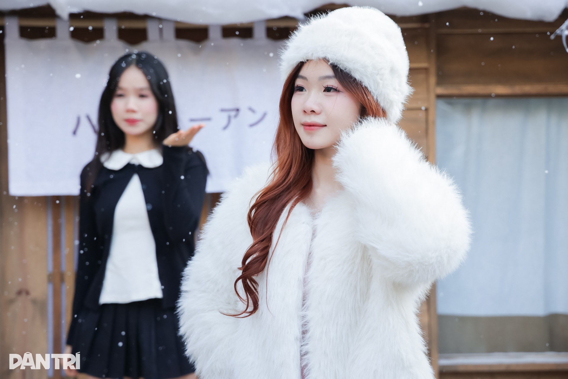 Thiếu nữ Hà Nội lên đồ xinh lung linh cho mùa Giáng sinh - 15