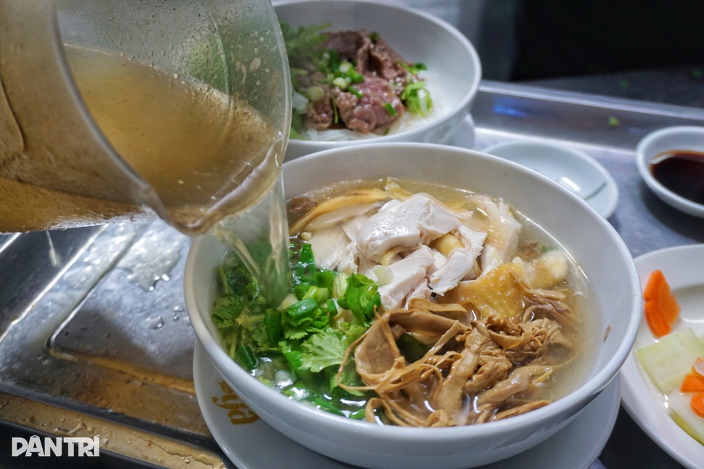 Quán phở Bắc gây sốt vì lời khen ngon nhất TPHCM: Thực hư thế nào? - 5