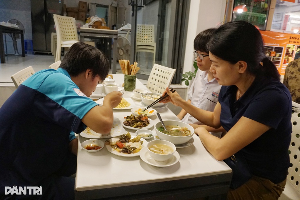 Quán phở Bắc gây sốt vì lời khen ngon nhất TPHCM: Thực hư thế nào? - 6