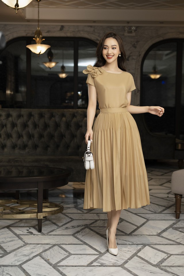 Chân váy xếp ly ăn gian vóc dáng, cho vẻ ngoài cuốn hút- Ảnh 2. Chân váy xếp ly ăn gian vóc dáng, cho vẻ ngoài cuốn hút- Ảnh 2.