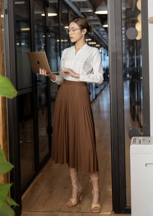 Chân váy xếp ly ăn gian vóc dáng, cho vẻ ngoài cuốn hút- Ảnh 5. Chân váy xếp ly ăn gian vóc dáng, cho vẻ ngoài cuốn hút- Ảnh 5.