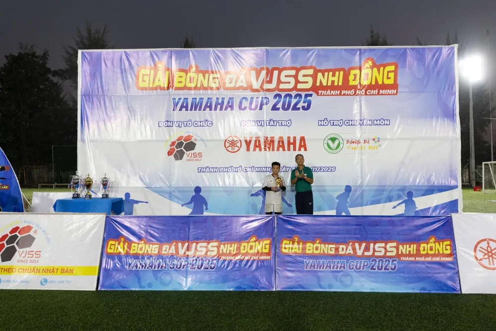 hon-nhien-giac-mo-chuyen-nghiep-o-giai-bong-da-nhi-dong-tp-hcm (6).jpg