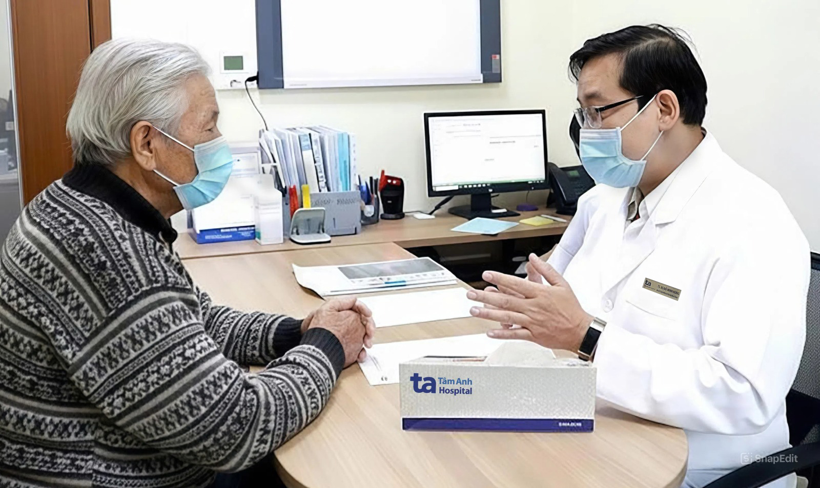 8 giờ đại phẫu bằng robot cắt hai khối u hiểm hóc 6 1764554807 65 8 gio dai phau bang robot cat hai khoi u