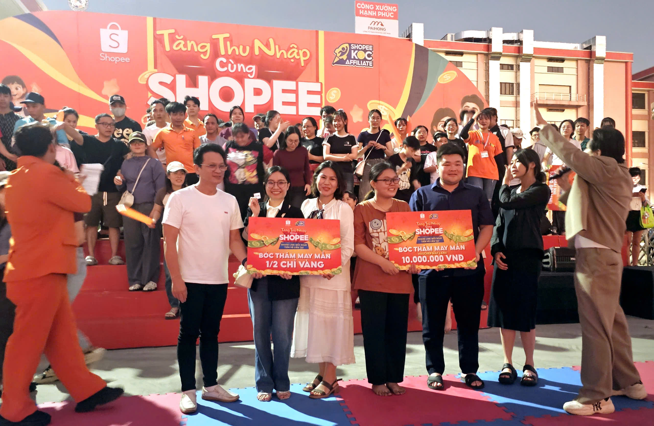 Tham dự chương trình 