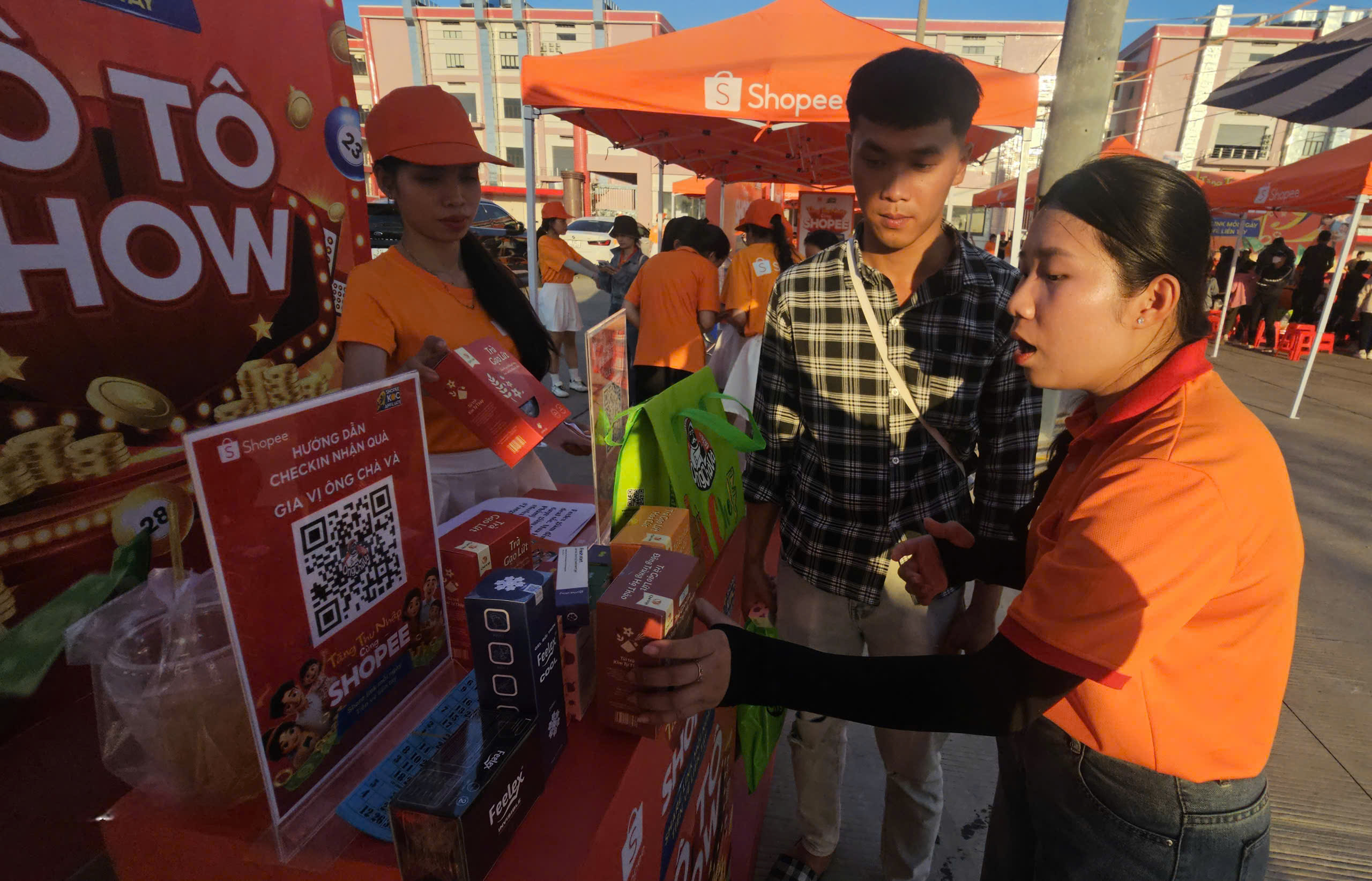 Tham dự chương trình 