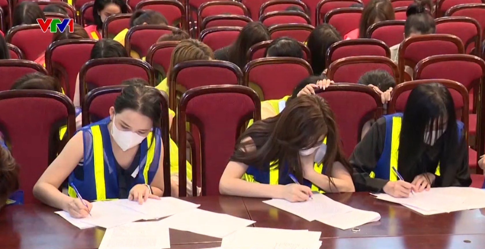 Đột kích quán karaoke Monaza ở Trần Duy Hưng, Hà Nội: Bất thường các dịch vụ Đột kích quán karaoke Monaza ở Trần Duy Hưng, Hà Nội: Bất thường các dịch vụ