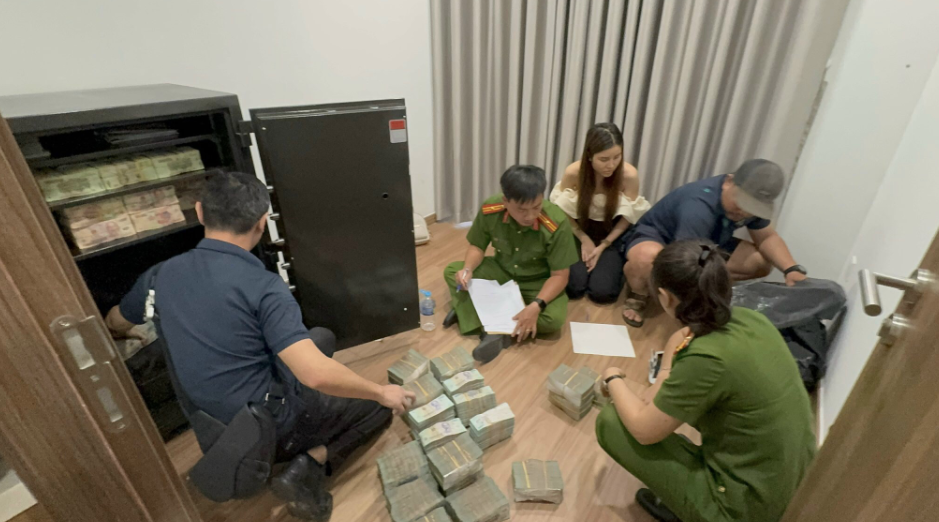 Công an TPHCM vạch trần cách thức điều hành mại dâm của cựu tiếp viên hàng không 3 Công an TPHCM vạch trần cách thức điều hành mại dâm của cựu tiếp viên hàng không - Ảnh 3.