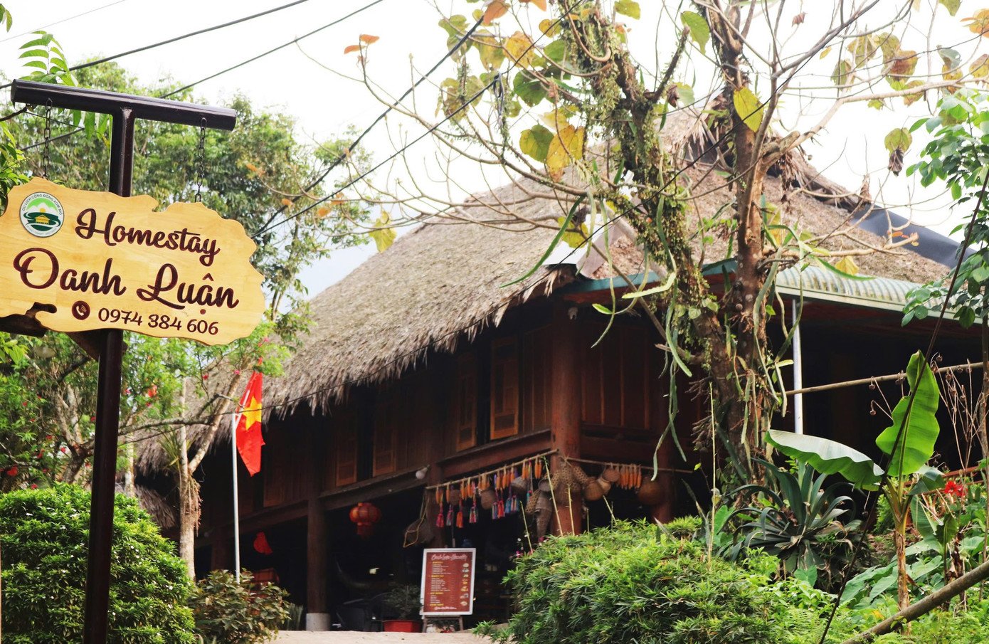 Ngắm những nếp nhà sàn nguyên sơ của người Mường ở làng du lịch - 6