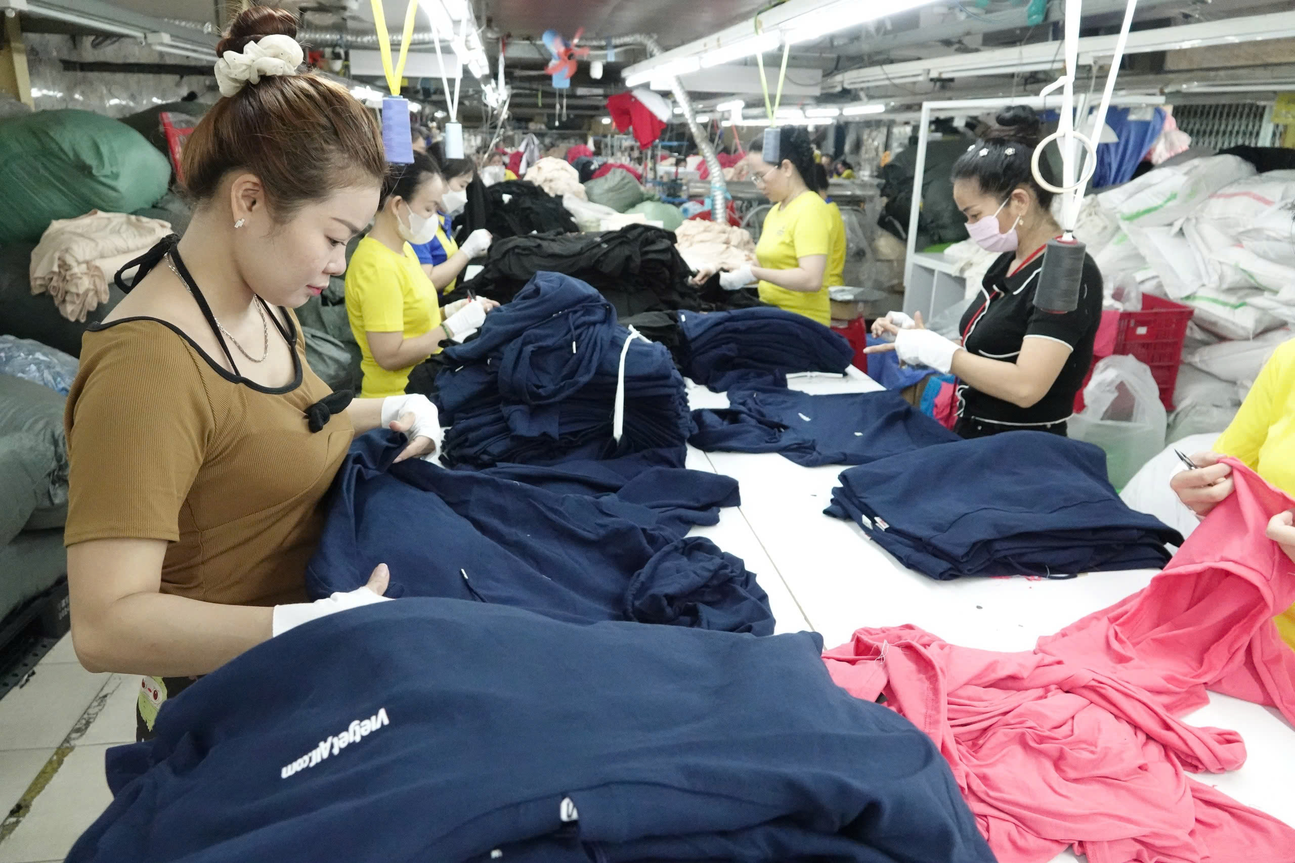 Năm 2026, TP HCM cần nhiều nhân lực ở những ngành nghề nào? - Ảnh 3.