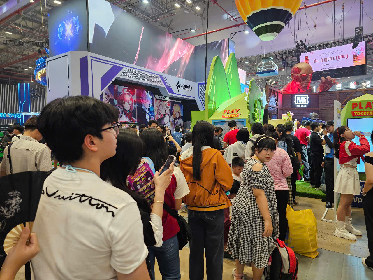 Hàng ngàn game thủ tụ hội tại sự kiện game lớn nhất Việt Nam năm 2025 5 Hàng ngàn game thủ tụ hội tại sự kiện game lớn nhất Việt Nam năm 2025 - Ảnh 5.