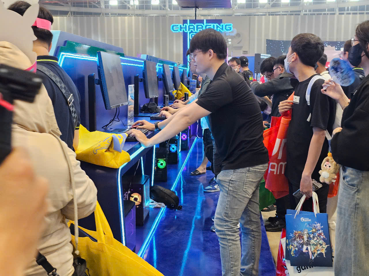 Hàng ngàn game thủ tụ hội tại sự kiện game lớn nhất Việt Nam năm 2025 11 Hàng ngàn game thủ tụ hội tại sự kiện game lớn nhất Việt Nam năm 2025 - Ảnh 11.