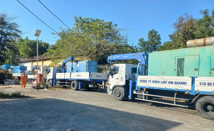 Nhiều tổ máy phát điện được tăng cường cho Phú Quốc để luân phiên cấp điện cho người dân, cơ sở kinh doanh, du lịch. Ảnh: Dương Đông