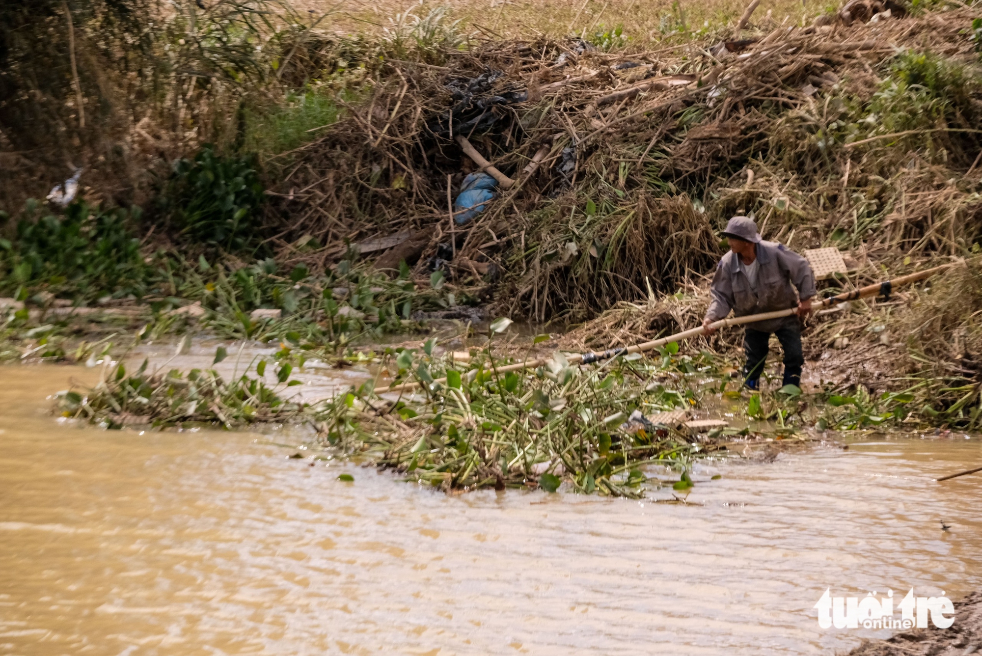 Vùng rau lớn nhất Lâm Đồng tan nát - Ảnh 4. Xót xa hình ảnh vùng rau lớn nhất Lâm Đồng tan hoang sau lũ dữ - Ảnh 4.