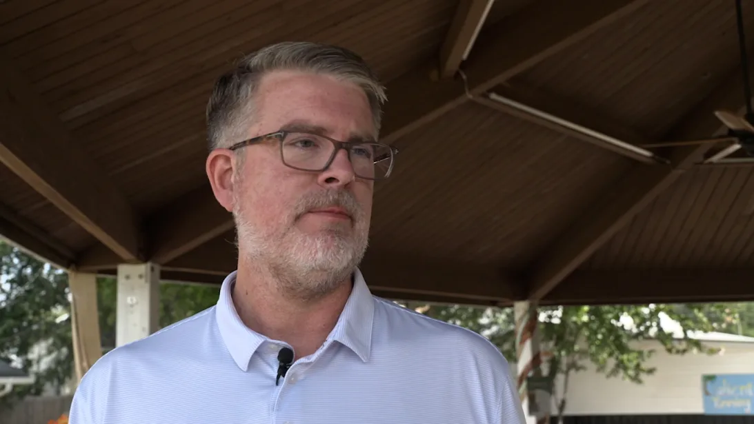 Jim Harris phát hiện ra mình có nhiều anh chị em cùng cha khác mẹ thông qua trang web xét nghiệm DNA 23andMe.