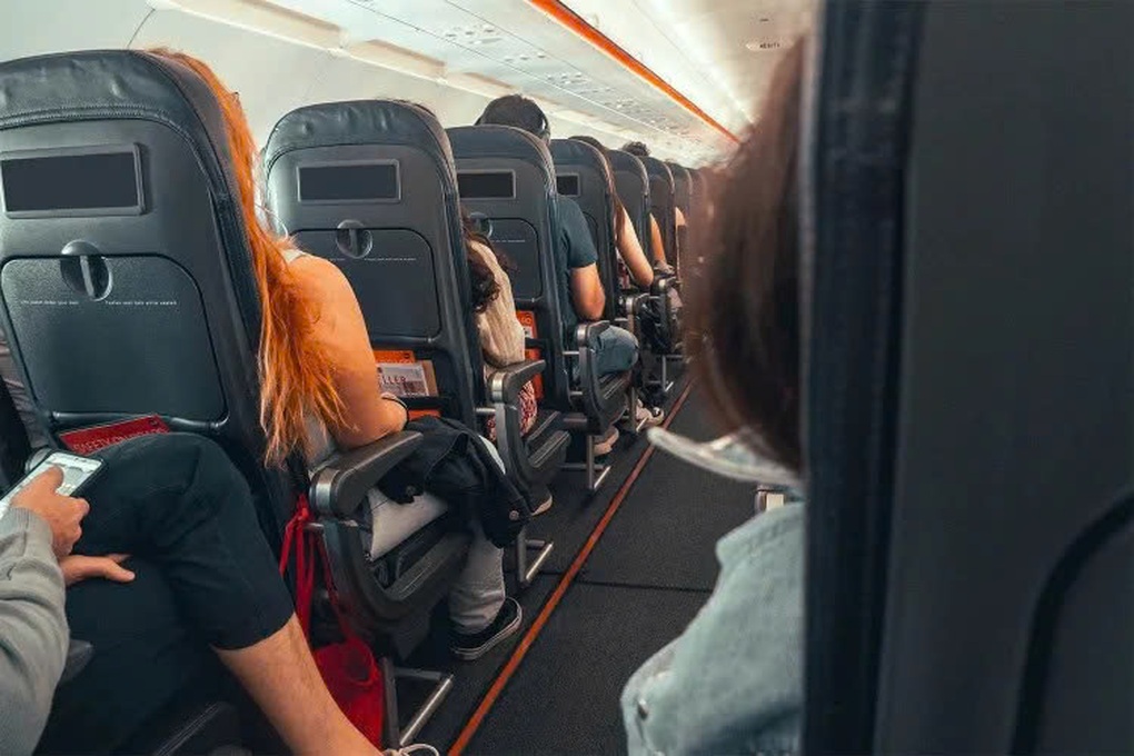 Nữ hành khách văng tục, chửi bới tiếp viên vì máy bay chậm gần 5 tiếng - 2