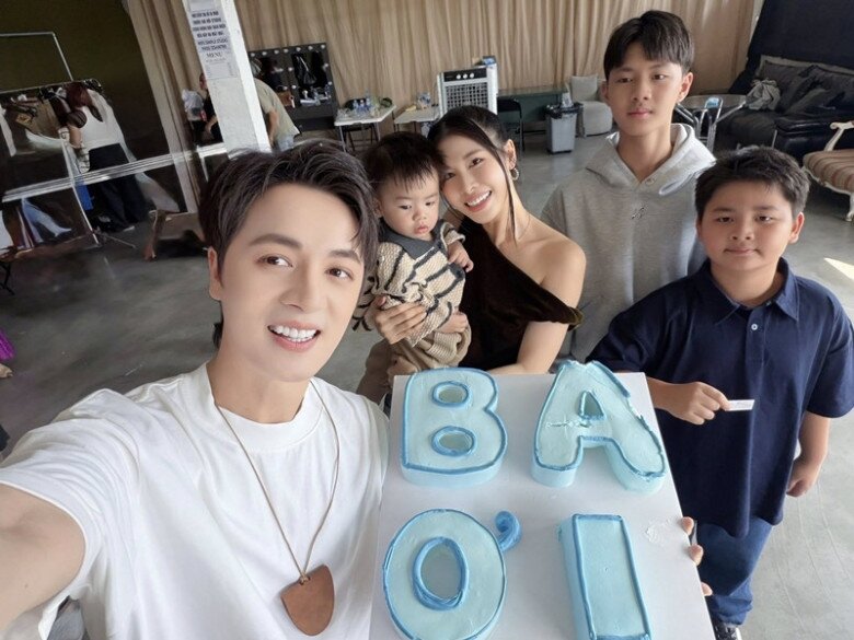 Sao Việt 24h: Phạm Hương đăng bàn tiệc Lễ Tạ ơn rực rỡ trong biệt thự 1000m2 tại Mỹ, khoe cuộc sống viên mãn ở trời Tây 15 Sao Việt 24h: Phạm Hương đăng bàn tiệc Lễ Tạ ơn rực rỡ trong biệt thự 1000m2 tại Mỹ, khoe cuộc sống viên mãn ở trời Tây - 14