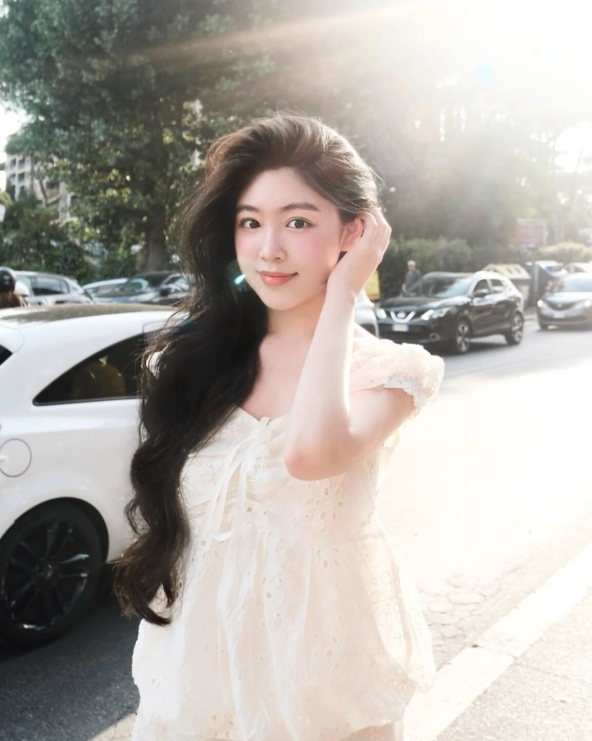 Ái nữ nhà MC Quyền Linh sở hữu mái tóc đen dài như công chúa trong chuyện cổ tích.