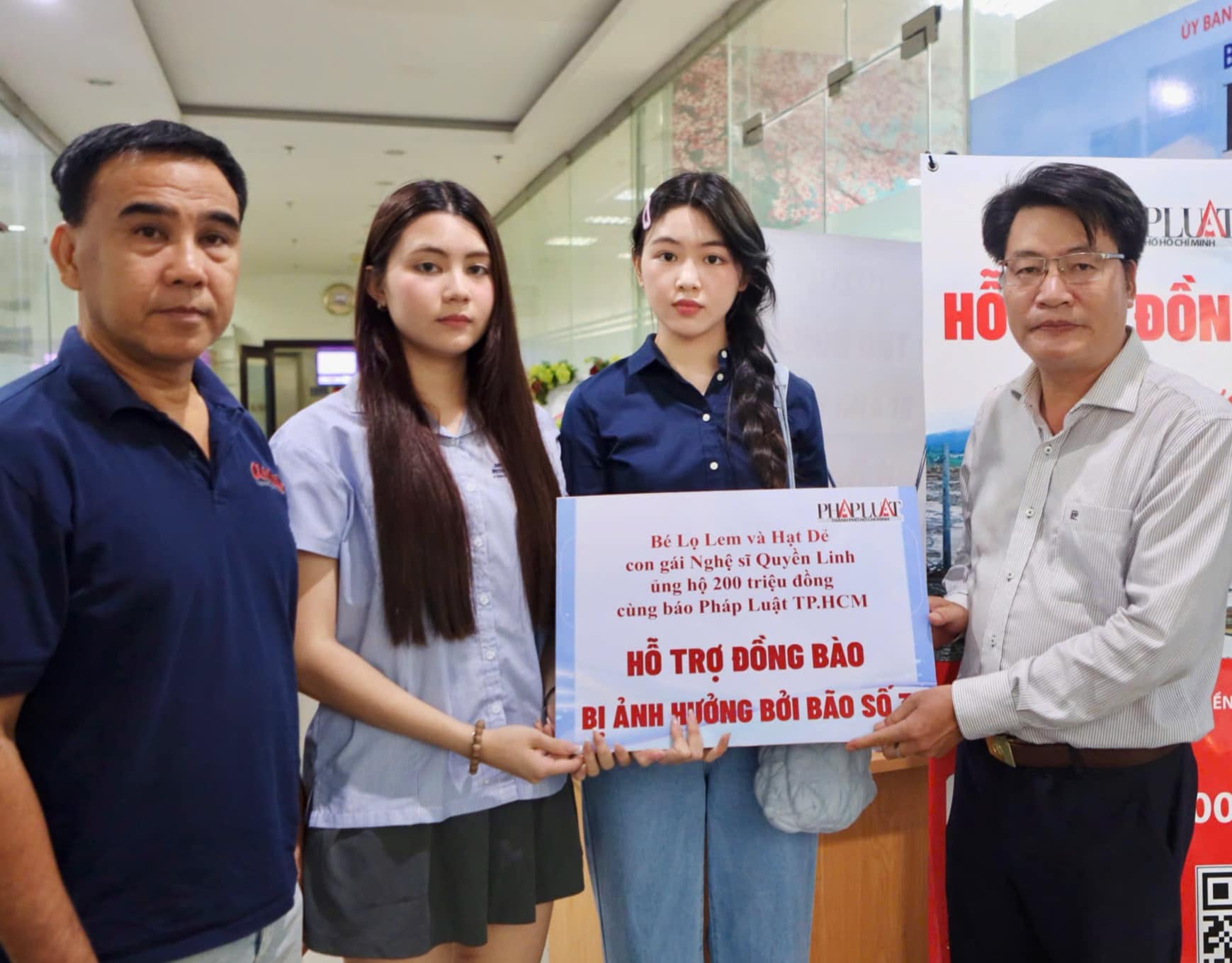 Quyền Linh cùng các con gái thường xuyên đóng góp, giúp đỡ những hoàn cảnh gặp khó khăn.