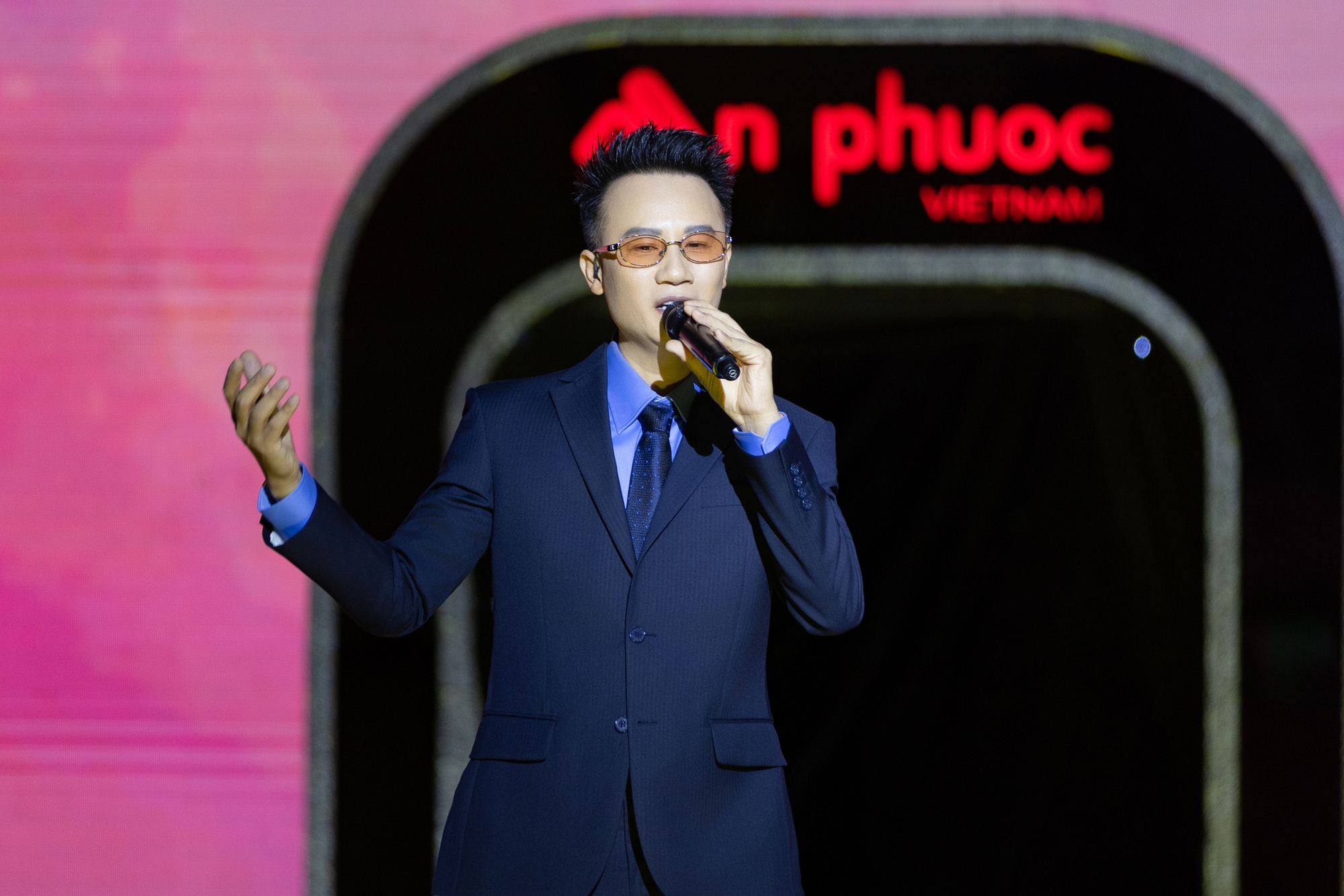 Dàn sao đến sự kiện thời trang của An Phước: Á hậu Phương Anh, người mẫu Mạc Trung Kiên nổi bật giữa dàn model- Ảnh 11.