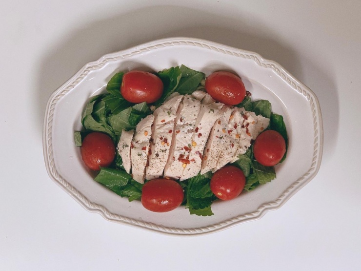 Protein trong chế độ ăn của cô chủ yếu đến từ ức gà, cá hồi, các loại thịt nạc...