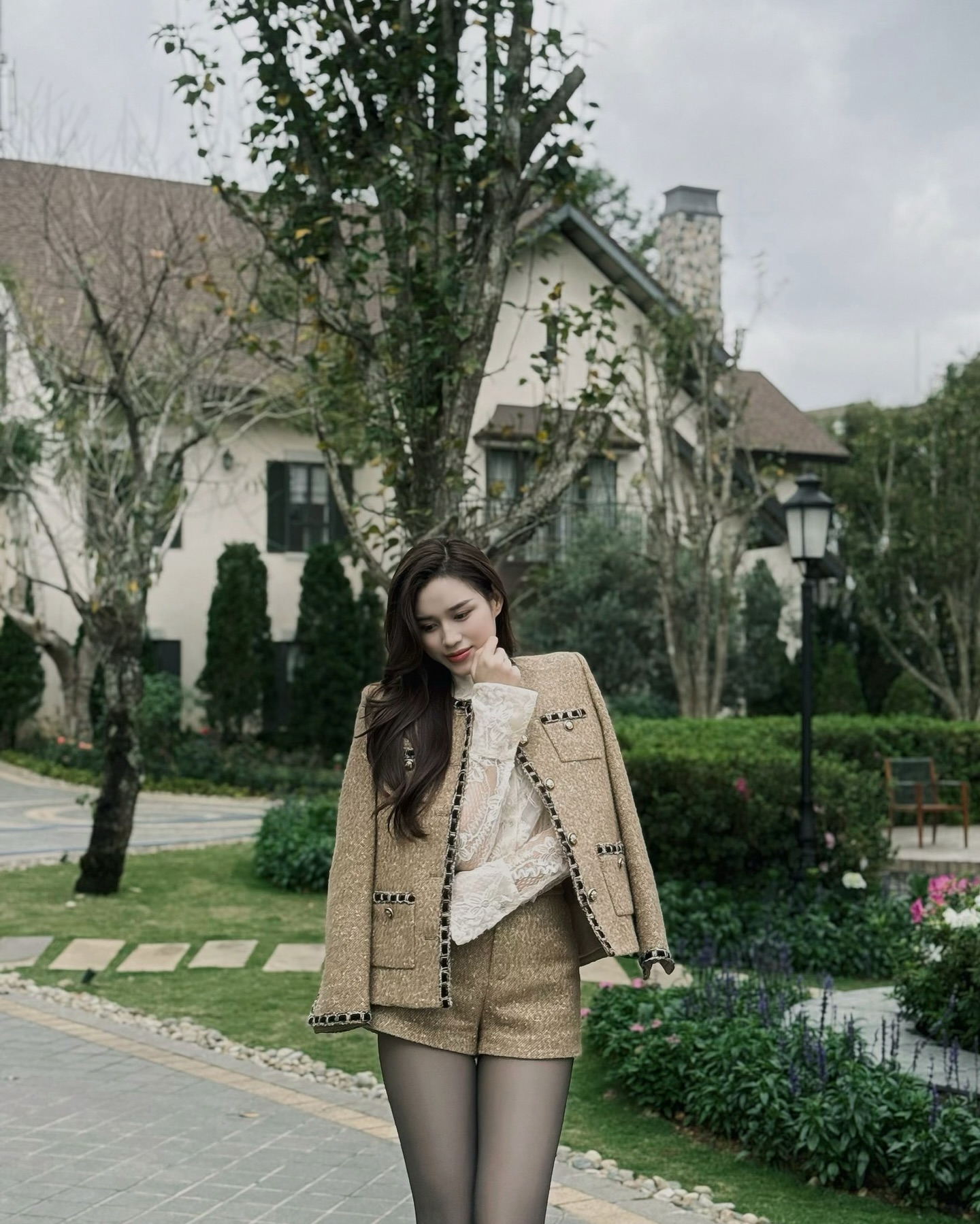 Riêng khoản diện trang phục ngắn, chị em cứ tham khảo 10 set đồ của mỹ nhân Việt vì sành điệu miễn bàn - Ảnh 6.