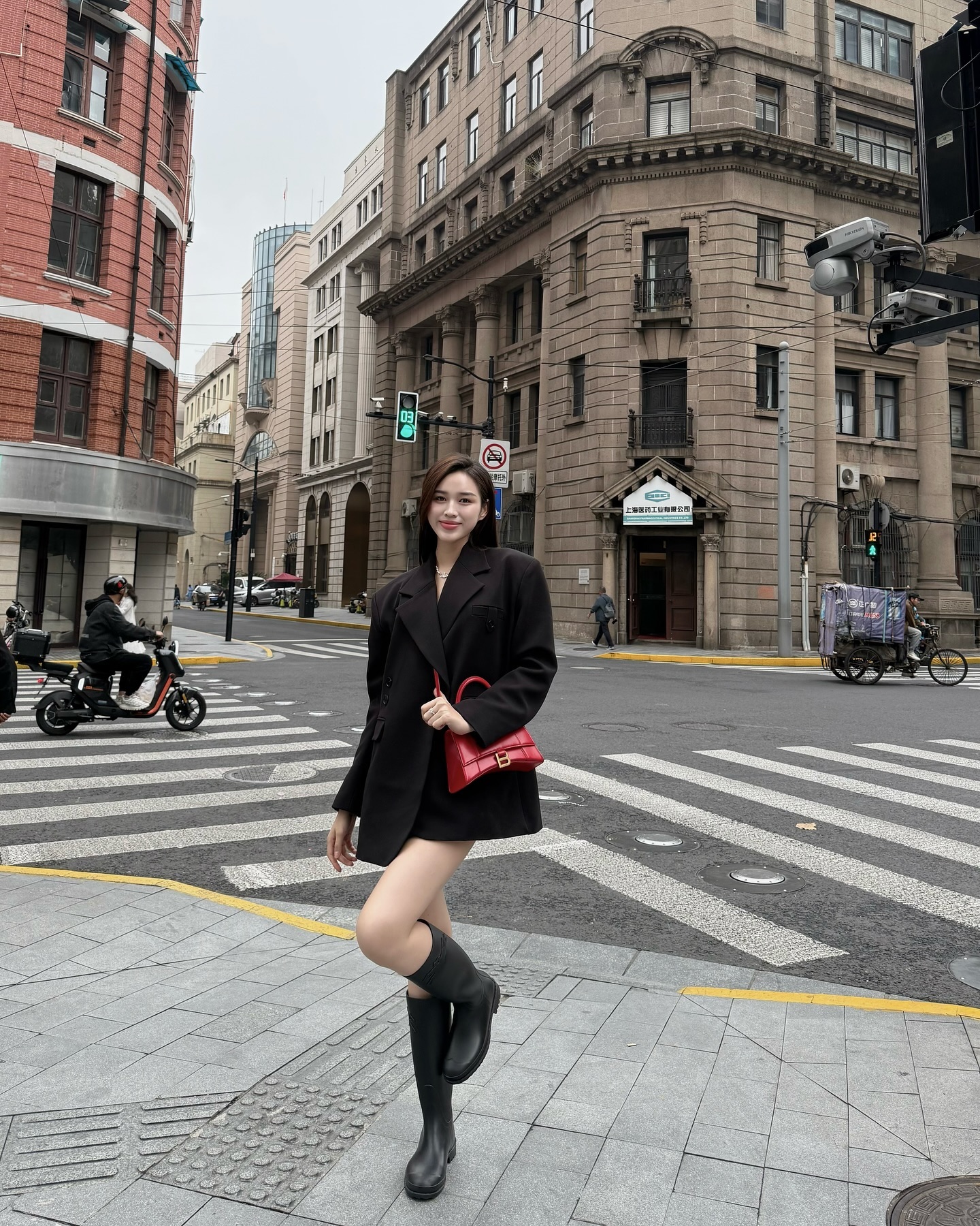 Riêng khoản diện trang phục ngắn, chị em cứ tham khảo 10 set đồ của mỹ nhân Việt vì sành điệu miễn bàn - Ảnh 7.