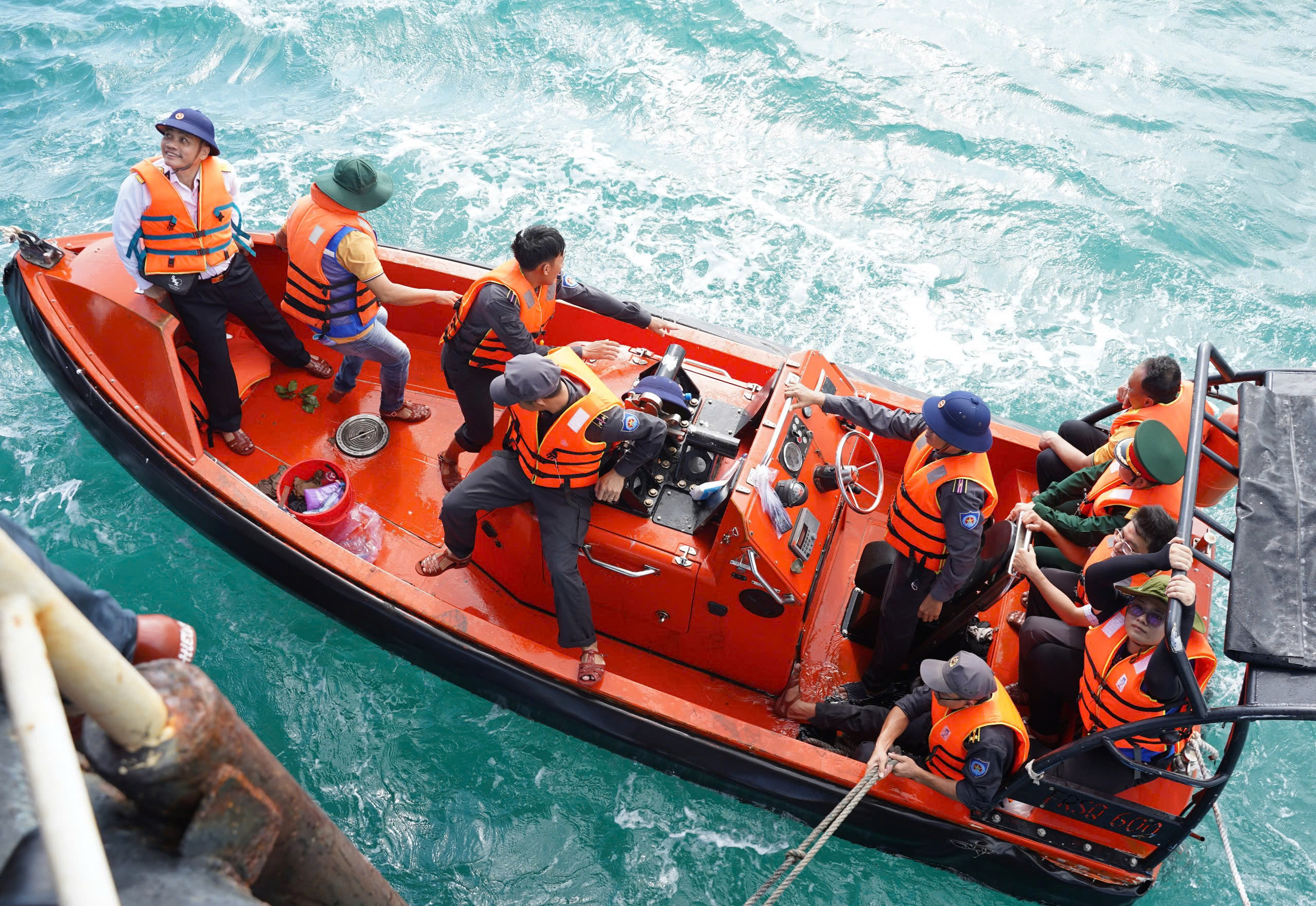 Nghĩa tình TP HCM, vì biển đảo thân yêu- Ảnh 2. Nghĩa tình TP HCM, vì biển đảo thân yêu- Ảnh 2.