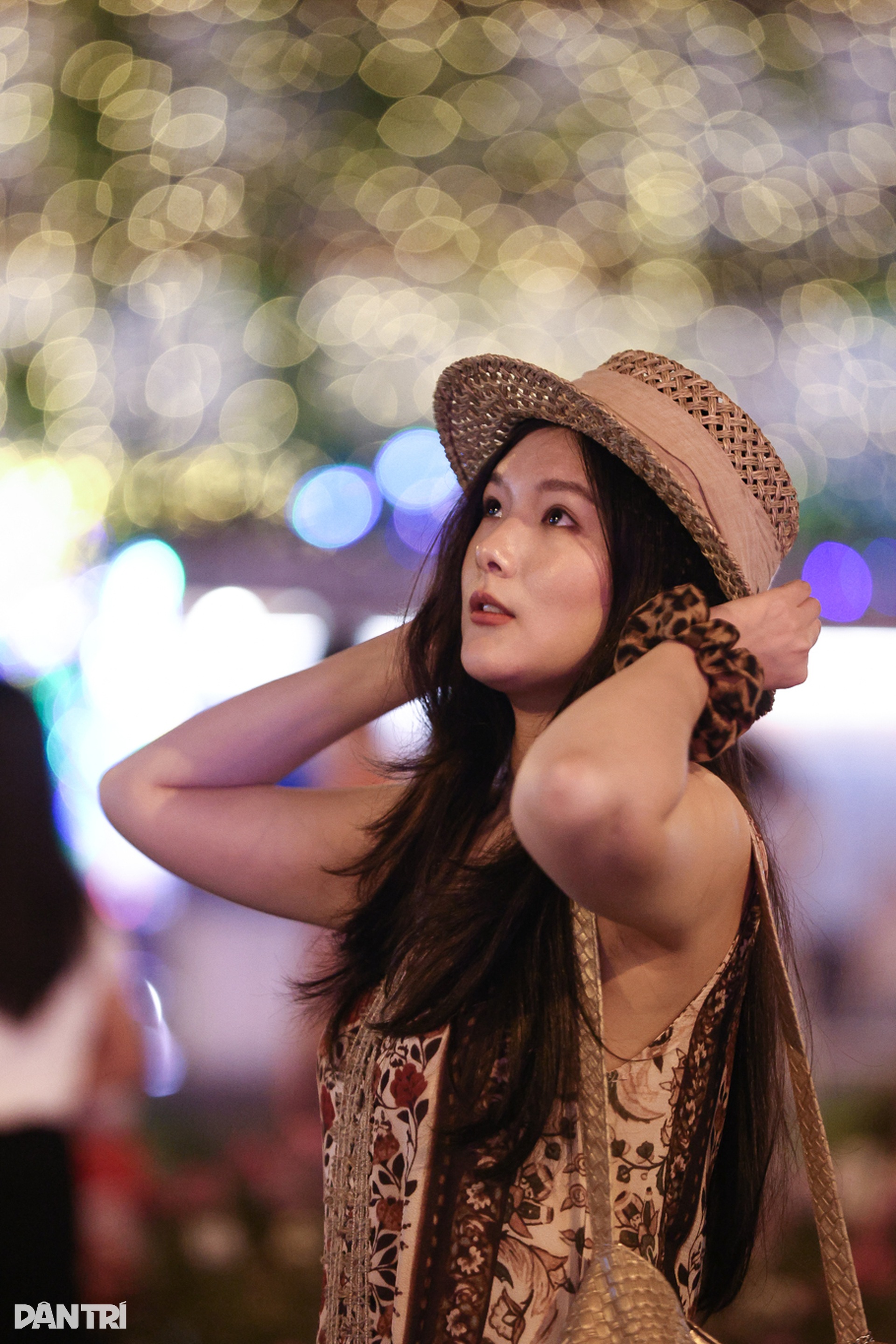 1.000km đèn LED thắp sáng Nhà thờ Đức Bà mùa Giáng sinh - 7