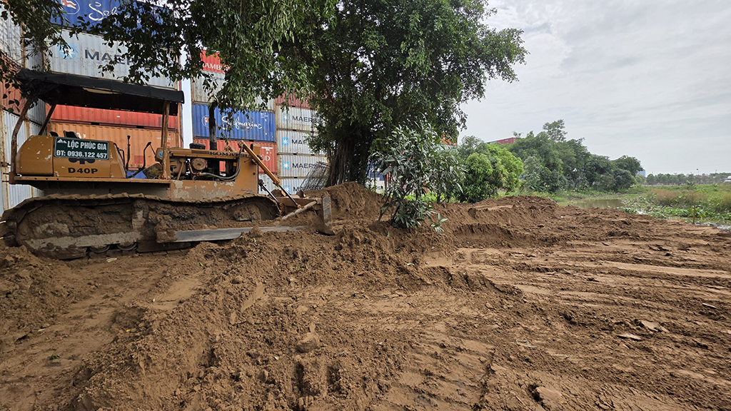 Thâm nhập 'đại công trường' san lấp trái phép: San lấp vô tội vạ - Ảnh 3.
